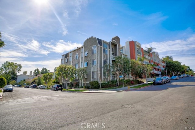Detail Gallery Image 1 of 35 For 1601 Hilts Ave #3,  Los Angeles,  CA 90024 - 2 Beds | 2/1 Baths