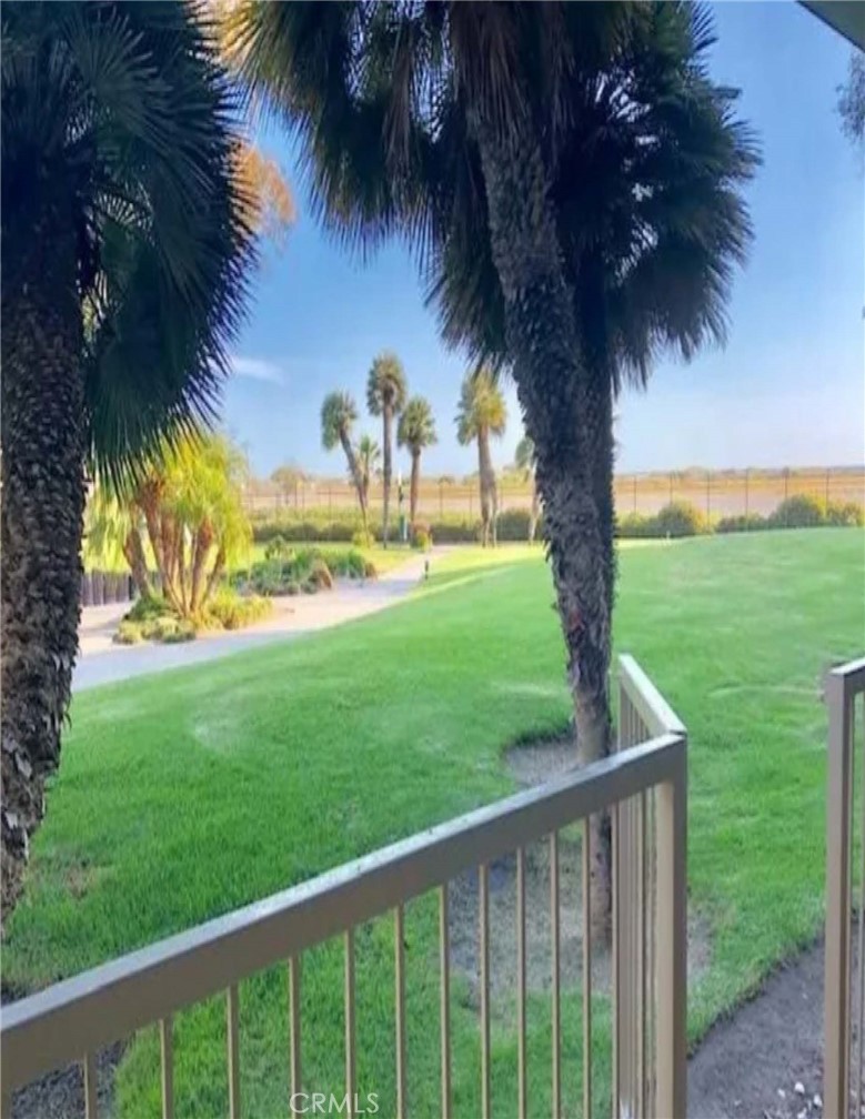 https://media.crmls.org/medias/2b1f7494-dc68-4d0a-a42c-96408a56d793.jpg?preset=X-Large