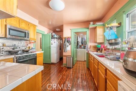 3025 Edgehill Drive, Los Angeles CA: https://media.crmls.org/medias/2b1fb848-8518-4bc9-9382-9ae9a431f952.jpg