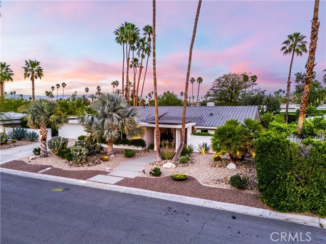 Detail Gallery Image 2 of 72 For 2736 S Camino Real, Palm Springs,  CA 92264 - 4 Beds | 3 Baths
