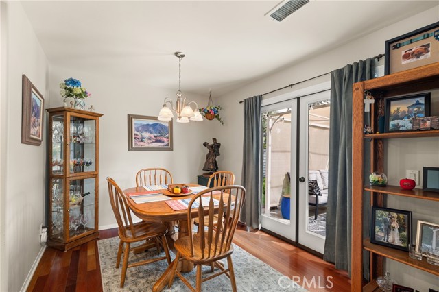 831 Arbor Cir, La Verne CA: https://media.crmls.org/medias/2b201c08-6a24-44e1-9c11-56bb7d6b30f2.jpg