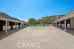 https://media.crmls.org/medias/2b20a2b2-7dd5-491e-8c44-ad0ffc3b51d9.jpg?preset=X-Large