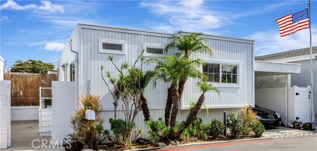 Detail Gallery Image 3 of 34 For 265 Mayflower, Newport Beach,  CA 92660 - 2 Beds | 2 Baths