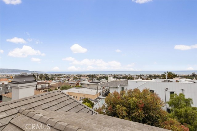 952 15th Street, Hermosa Beach, California 90254, 4 Bedrooms Bedrooms, ,3 BathroomsBathrooms,Residential,Sold,15th,SB20106766