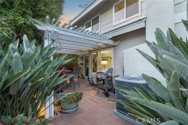 56 Ashbrook, Irvine CA: https://media.crmls.org/medias/2b215053-de6f-44a7-ace0-1e81d0d897b6.jpg