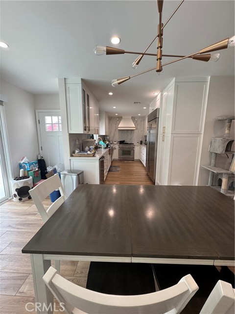 8006 Bleriot Avenue, Los Angeles CA: https://media.crmls.org/medias/2b245b94-ab9f-41f2-8b45-bba4e168fc27.jpg