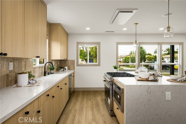 5161 E 27th Street, Long Beach CA: https://media.crmls.org/medias/2b24ffb5-202b-452c-84df-866f9f57fa2a.jpg