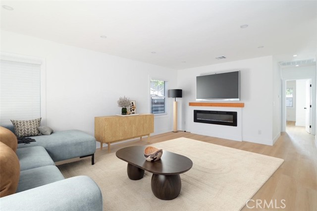Detail Gallery Image 8 of 52 For 1040 S Grevillea Ave, Inglewood,  CA 90301 - 2 Beds | 2 Baths