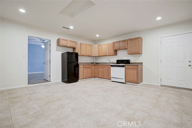 Image 25 of 50 For 6648 Gaviota Avenue