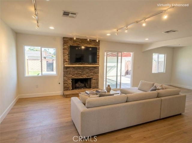 Detail Gallery Image 3 of 8 For 7101 Fallbrook Ave, West Hills,  CA 91307 - 3 Beds | 2 Baths