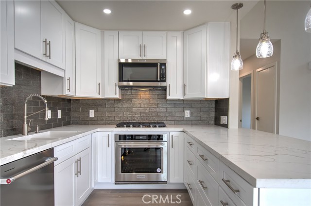 60 Greenmoor, Irvine CA: https://media.crmls.org/medias/2b269332-d2d5-4042-99b6-53481101ba17.jpg