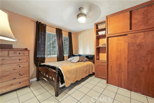 2718 E 7th Street, Los Angeles CA: https://media.crmls.org/medias/2b26b5c3-03d5-4fdc-9149-24dec0a104eb.jpg
