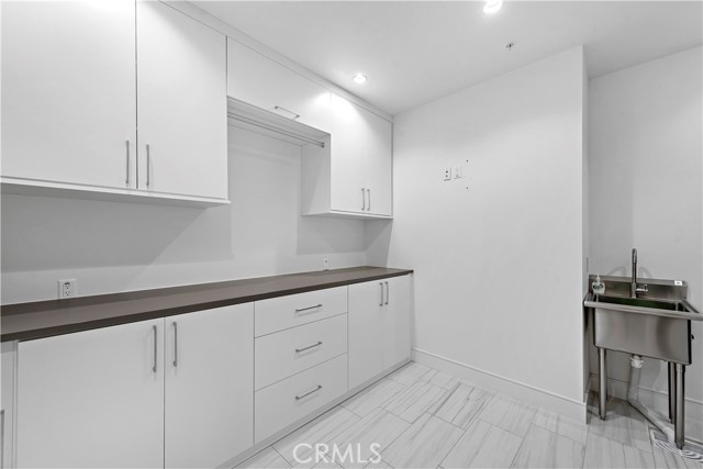 Detail Gallery Image 27 of 64 For 2340 Crestview Dr, Laguna Beach,  CA 92651 - 4 Beds | 5/1 Baths