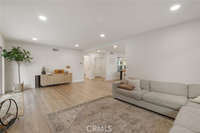 Detail Gallery Image 8 of 28 For 2901 Royal Palm Dr, Costa Mesa,  CA 92626 - 4 Beds | 2 Baths