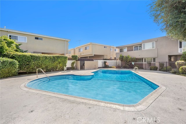 Detail Gallery Image 26 of 28 For 18110 Killion St #2,  Tarzana,  CA 91356 - 3 Beds | 2/1 Baths