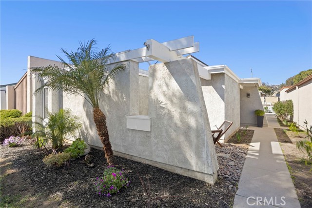 5657 Stanford Street photo 2