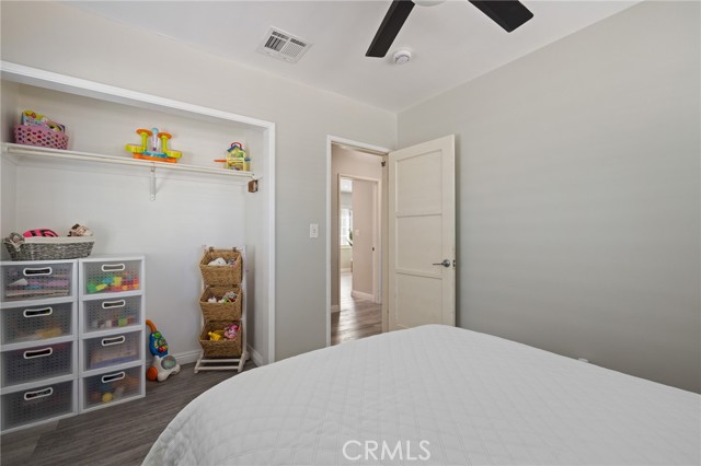 7027 Shoshone Avenue, Van Nuys CA: https://media.crmls.org/medias/2b28483c-a138-4e19-9968-2d61a8049574.jpg