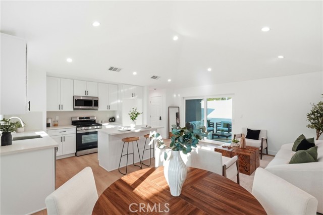 Detail Gallery Image 49 of 74 For 2140 N Rose St, Burbank,  CA 91505 - 5 Beds | 3/1 Baths