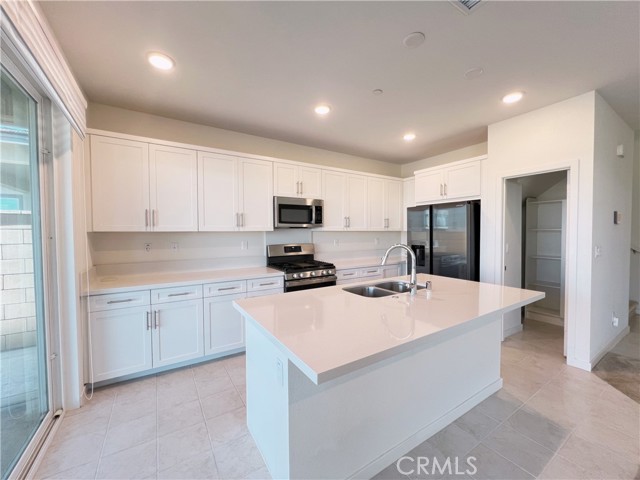 Detail Gallery Image 2 of 25 For 4664 S Piper Way, Ontario,  CA 91762 - 4 Beds | 3 Baths