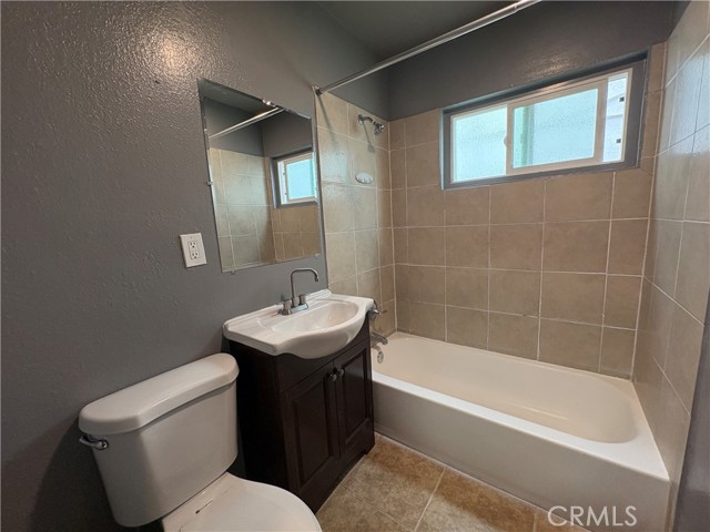 Detail Gallery Image 7 of 8 For 1905 W Myrtle St #3,  Santa Ana,  CA 92703 - 2 Beds | 1 Baths