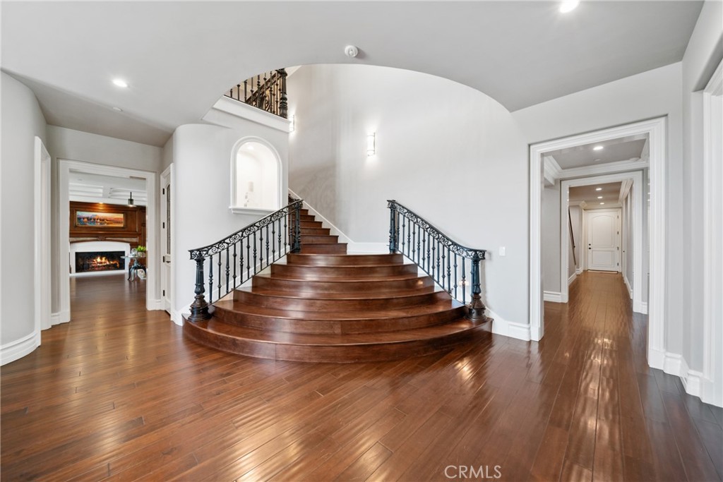 MLS #OC25186135 img 8