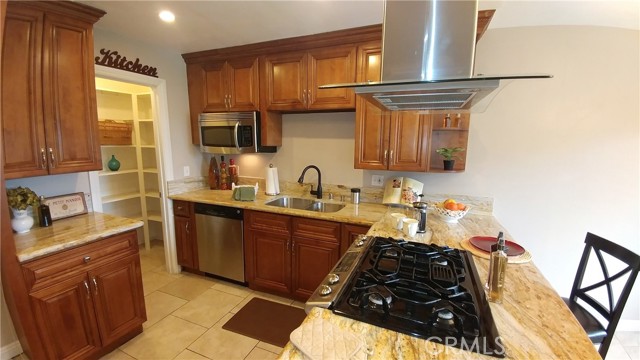 12700 Newport Avenue, Tustin CA: https://media.crmls.org/medias/2b2c993b-1c34-4c98-8d7c-0bd2939110c0.jpg