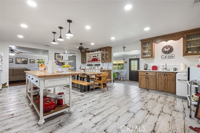 4742 Crow Road, Oakdale CA: https://media.crmls.org/medias/2b2cbb24-3916-4aeb-a529-6da83f4c73c9.jpg