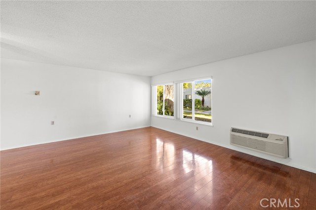 Detail Gallery Image 3 of 35 For 2048 via Mariposa #D,  Laguna Woods,  CA 92637 - 2 Beds | 1 Baths