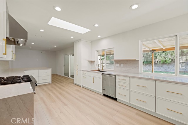 Detail Gallery Image 7 of 23 For 1543 Norwich, Thousand Oaks,  CA 91360 - 4 Beds | 3 Baths