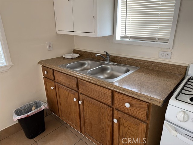 1610 Basler, Sacramento CA: https://media.crmls.org/medias/2b2d505b-5bb3-44c9-b6d6-ae39a8bee797.jpg