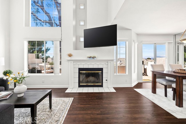 1055 S Sundance Drive, Anaheim Hills CA: https://media.crmls.org/medias/2b2d6e54-2486-4243-872a-588321f4c7fa.jpg