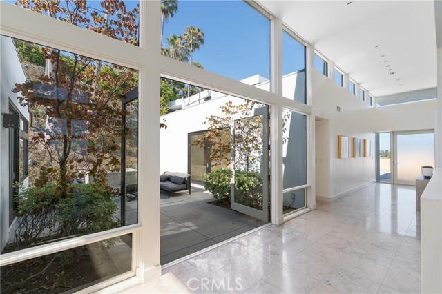 Detail Gallery Image 2 of 28 For 1436 Summitridge Dr, Beverly Hills,  CA 90210 - 4 Beds | 5/1 Baths