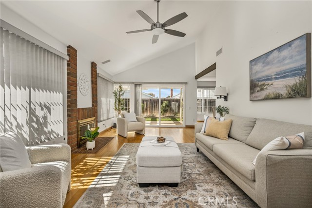 Detail Gallery Image 4 of 45 For 6 Whitecloud, Irvine,  CA 92614 - 3 Beds | 2 Baths