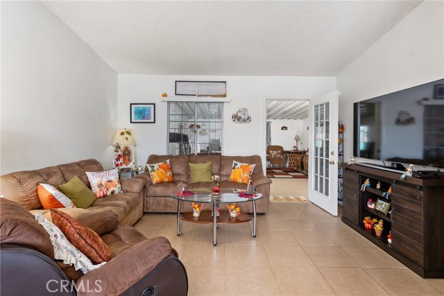 Detail Gallery Image 6 of 20 For 2227 W 3rd St, San Bernardino,  CA 92410 - 3 Beds | 1 Baths