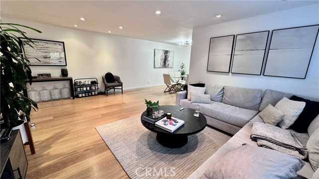 Detail Gallery Image 6 of 34 For 645 Westmount Dr #211,  West Hollywood,  CA 90069 - 1 Beds | 1 Baths