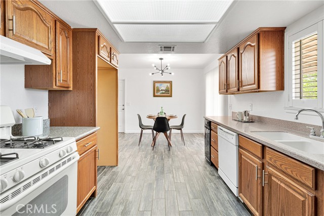 Detail Gallery Image 14 of 36 For 22331 Ramona Ave, Apple Valley,  CA 92307 - 3 Beds | 2 Baths