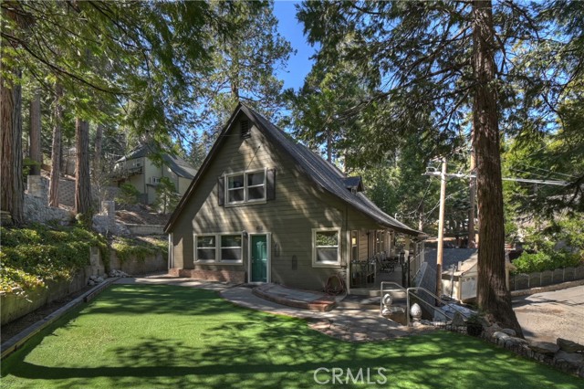 Detail Gallery Image 2 of 42 For 238 Bluebell, Lake Arrowhead,  CA 92352 - 5 Beds | 2 Baths