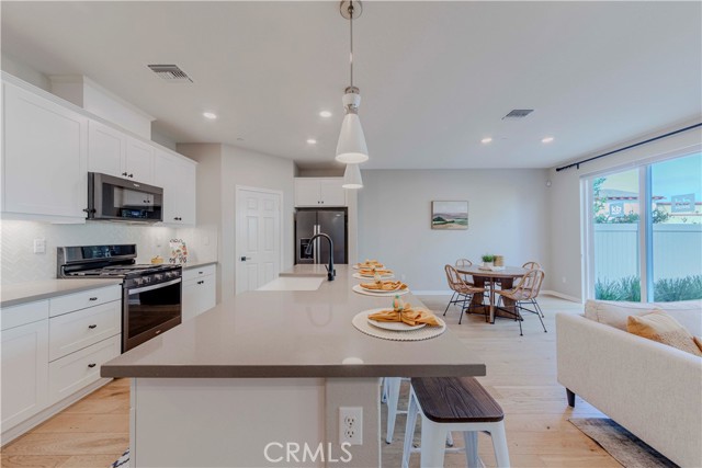 1705 Almond Tree Place, Upland CA: https://media.crmls.org/medias/2b2ffe43-015e-42b1-9332-9ab91c6a9b9d.jpg