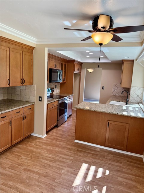 22915 Hazelwood, Lake Forest CA: https://media.crmls.org/medias/2b305f43-dfed-46a1-bf19-aae0a68cf69f.jpg