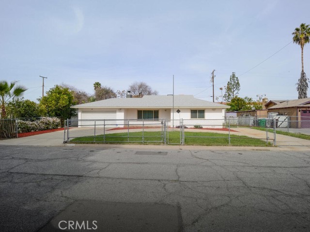 Detail Gallery Image 2 of 23 For 40636 Revere, Hemet,  CA 92544 - 2 Beds | 1/1 Baths