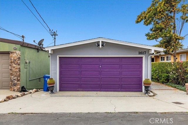 1617 Raymond Avenue, Hermosa Beach, California 90254, 3 Bedrooms Bedrooms, ,2 BathroomsBathrooms,Residential,For Sale,Raymond,SB24215419