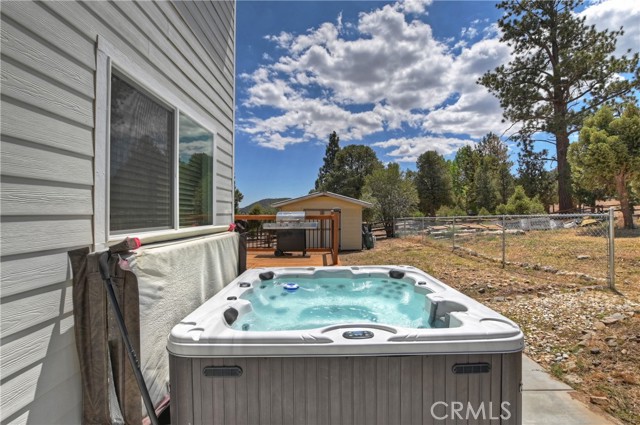 1215 Valley View Drive, Big Bear City CA: https://media.crmls.org/medias/2b314c82-66b8-4c79-b770-9d19040ae33d.jpg