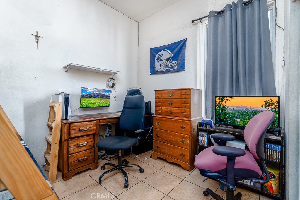 https://media.crmls.org/medias/2b31546f-5345-4824-a8bb-ed6eca97eb26.jpg?preset=X-Large