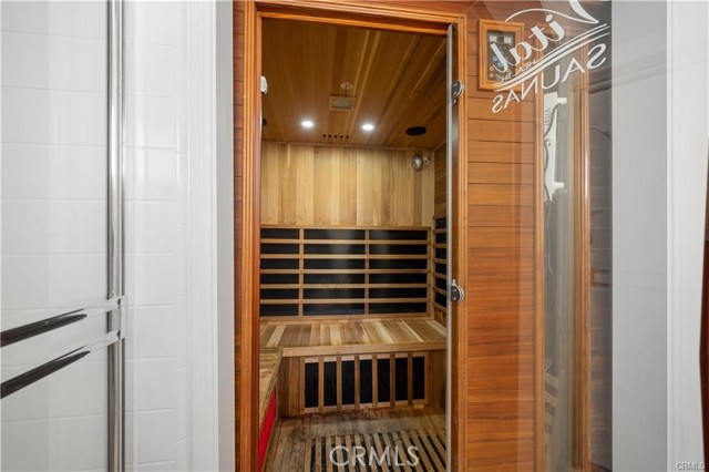 Detail Gallery Image 22 of 32 For 11954 Mayfield Ave #3,  Los Angeles,  CA 90049 - 2 Beds | 2/1 Baths