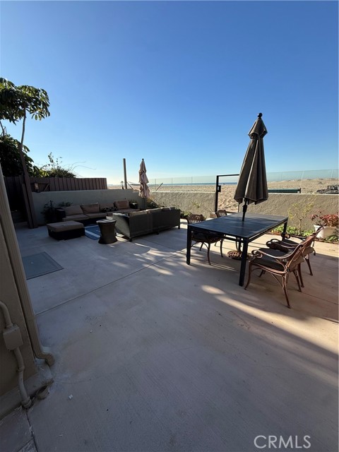 Detail Gallery Image 2 of 22 For 6947 Trolleyway, Playa Del Rey,  CA 90293 - 3 Beds | 2 Baths