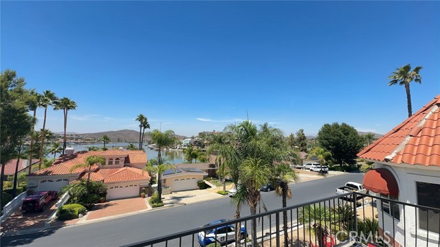 22547 Cascade, Canyon Lake CA: https://media.crmls.org/medias/2b32721d-36bd-4975-b21c-916e2aad42ce.jpg