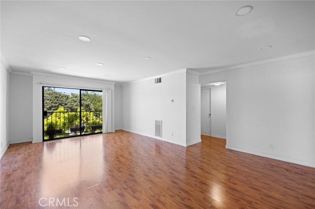 Detail Gallery Image 4 of 18 For 1364 E Garfield Ave #1,  Glendale,  CA 91205 - 2 Beds | 2 Baths