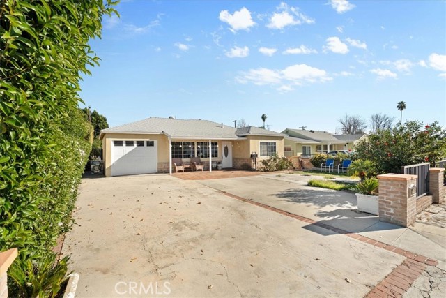 Detail Gallery Image 2 of 37 For 6902 Quakertown Ave, Winnetka,  CA 91306 - 5 Beds | 3 Baths