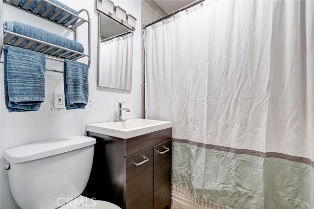 Detail Gallery Image 11 of 18 For 4217 W 160th St, Lawndale,  CA 90260 - 2 Beds | 1 Baths