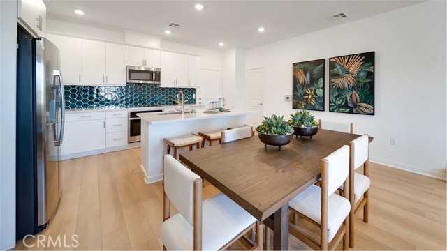 Detail Gallery Image 4 of 21 For 2609 Cloudview Privado, Ontario,  CA 91761 - 3 Beds | 2/1 Baths